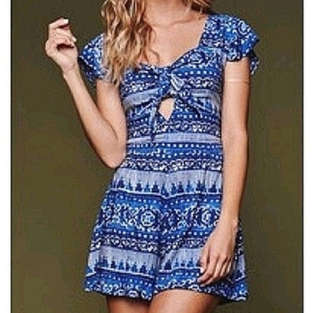 House of Harlow 1960 Fernando Bow Front Romper Blue/White Print S Flutter Sleeve